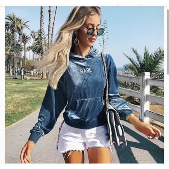 Velvet "Babe" Hoodie & Matching Shorts - Picture 7 of 8